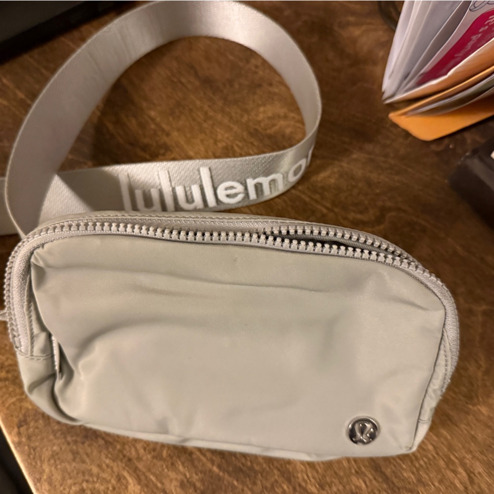 Lululemon Athletica Light Gray Belt Bag